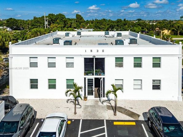 1530 Crescent Cir, West Palm Beach FL 33403