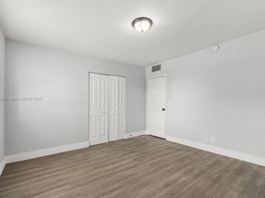 1530 Crescent Cir, West Palm Beach FL 33403