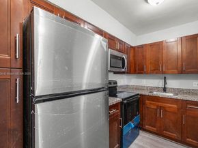 1530 Crescent Cir, West Palm Beach FL 33403