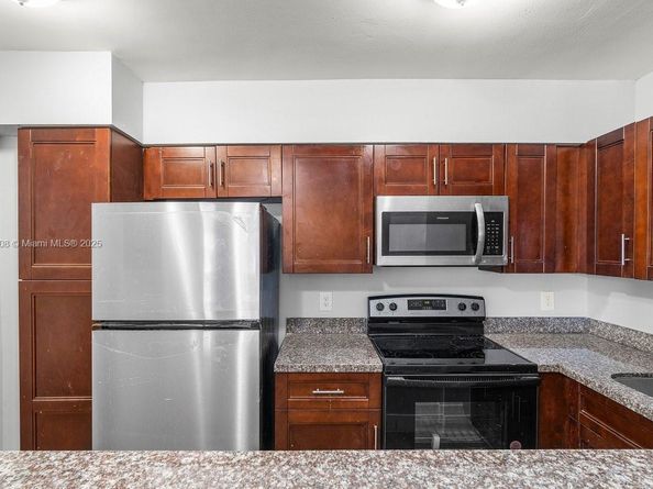 1530 Crescent Cir, West Palm Beach FL 33403