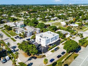 1530 Crescent Cir, West Palm Beach FL 33403