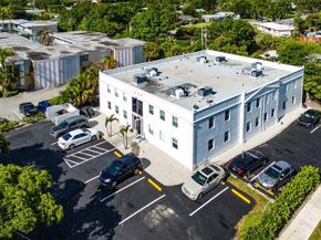 1530 Crescent Cir, West Palm Beach FL 33403