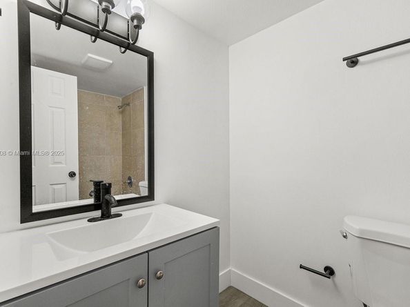 1530 Crescent Cir, West Palm Beach FL 33403