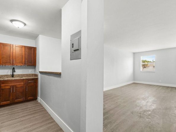 1530 Crescent Cir, West Palm Beach FL 33403