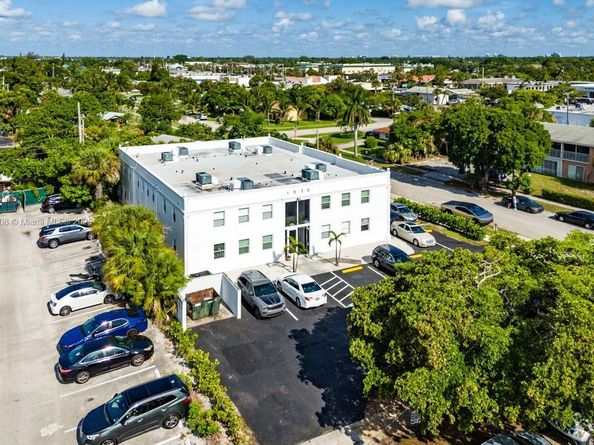 1530 Crescent Cir, West Palm Beach FL 33403