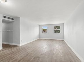 1530 Crescent Cir, West Palm Beach FL 33403