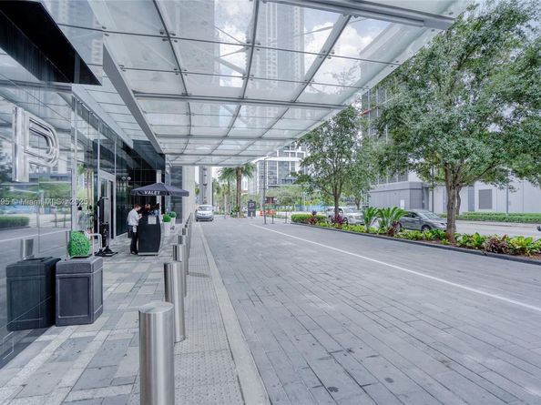 851 NE 1st Ave 1903, Miami FL 33132