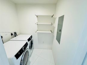 851 NE 1st Ave 1903, Miami FL 33132