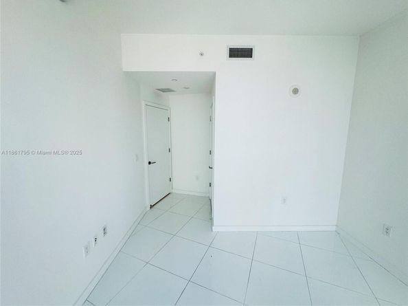 851 NE 1st Ave 1903, Miami FL 33132