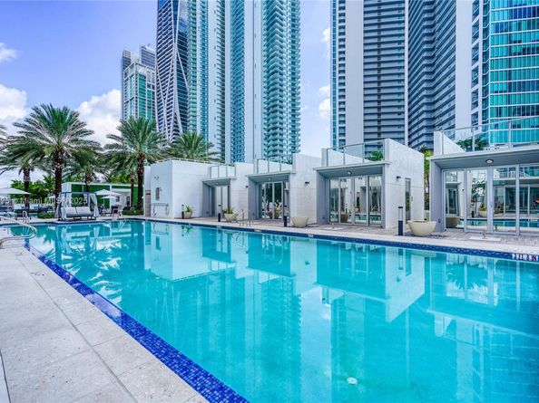 851 NE 1st Ave 1903, Miami FL 33132