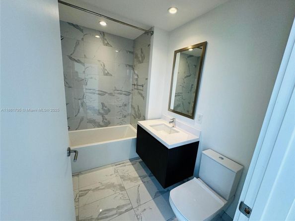 851 NE 1st Ave 1903, Miami FL 33132
