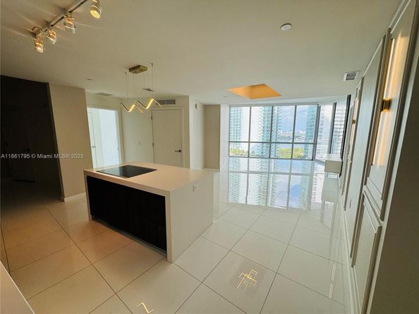 851 NE 1st Ave 1903, Miami FL 33132