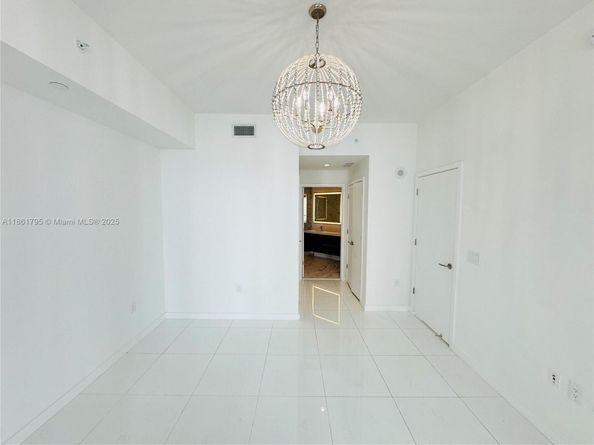 851 NE 1st Ave 1903, Miami FL 33132