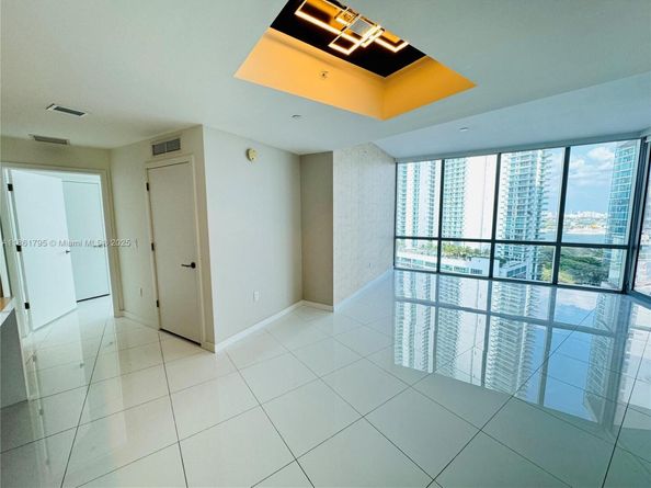 851 NE 1st Ave 1903, Miami FL 33132