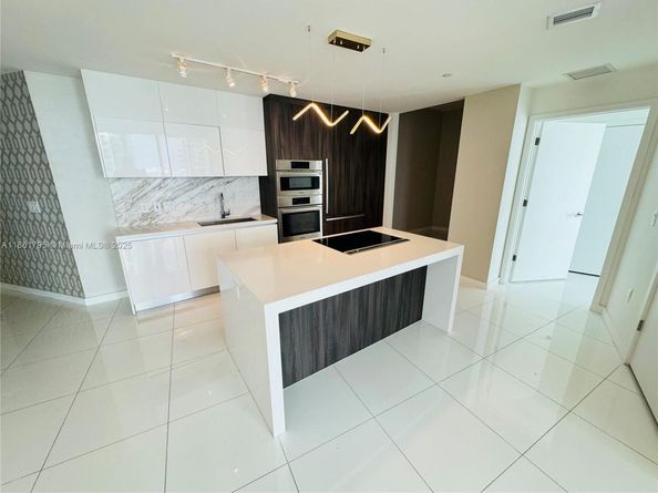 851 NE 1st Ave 1903, Miami FL 33132
