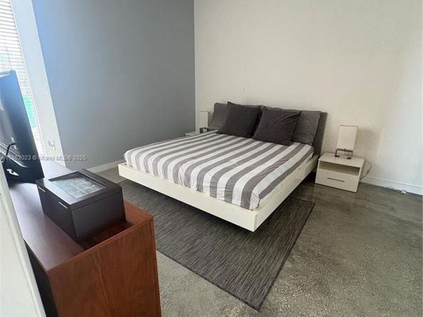 151 SE 1st St 2401, Miami FL 33131