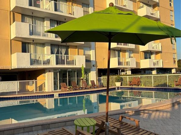 2000 NE 135th St 710, North Miami FL 33181