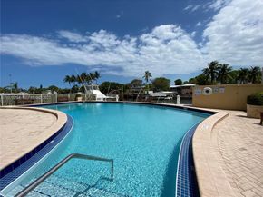 2000 NE 135th St 710, North Miami FL 33181