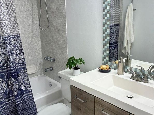 2000 NE 135th St 710, North Miami FL 33181