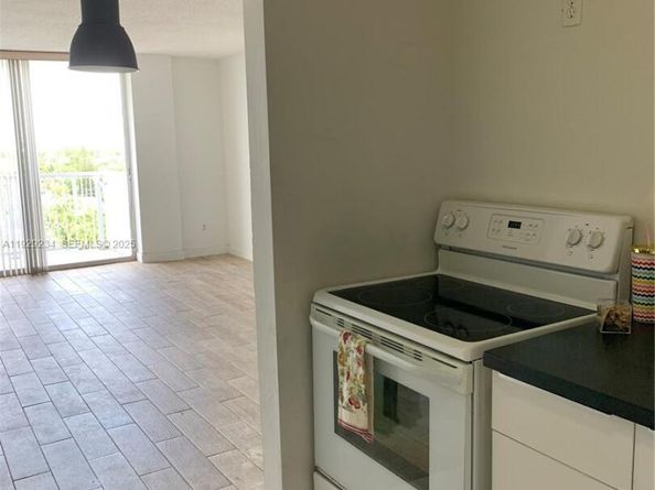 2000 NE 135th St 710, North Miami FL 33181