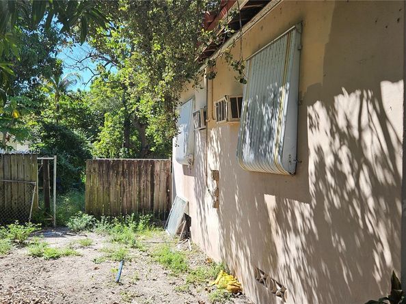 1570 NE 141st St, North Miami FL 33161