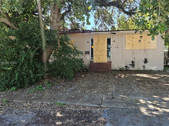 1570 NE 141st St, North Miami FL 33161