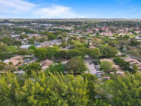 10301 Laurel Ct, Pembroke Pines FL 33026