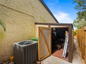 10301 Laurel Ct, Pembroke Pines FL 33026