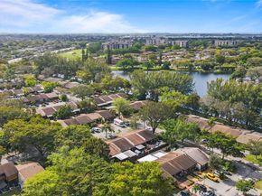 10301 Laurel Ct, Pembroke Pines FL 33026