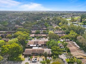 10301 Laurel Ct, Pembroke Pines FL 33026