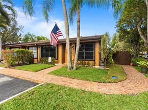 10301 Laurel Ct, Pembroke Pines FL 33026