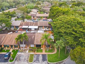 10301 Laurel Ct, Pembroke Pines FL 33026