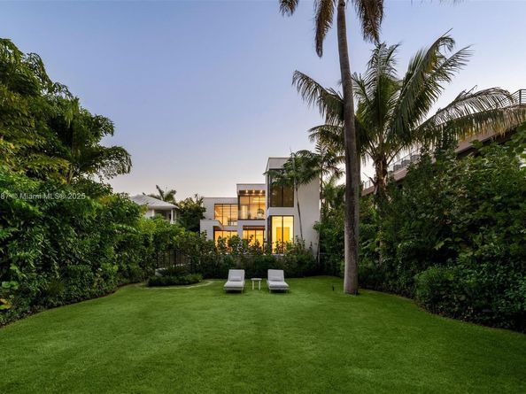 725 NE 77th St, Miami FL 33138