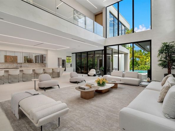 725 NE 77th St, Miami FL 33138