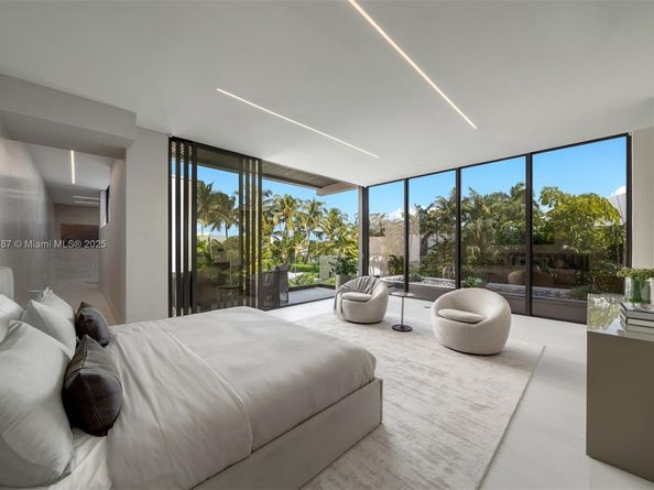 725 NE 77th St, Miami FL 33138