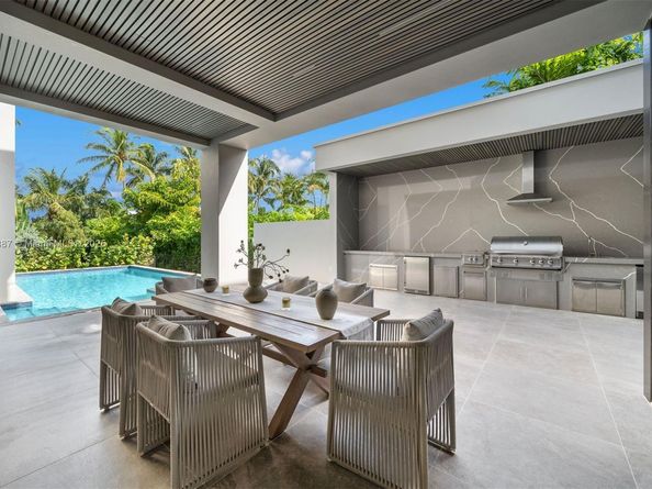 725 NE 77th St, Miami FL 33138