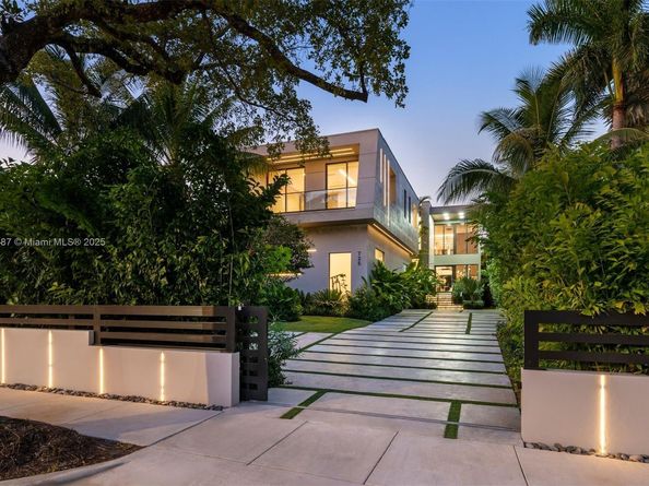 725 NE 77th St, Miami FL 33138