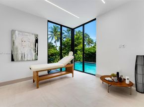 725 NE 77th St, Miami FL 33138