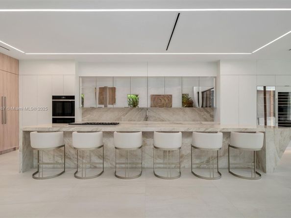 725 NE 77th St, Miami FL 33138