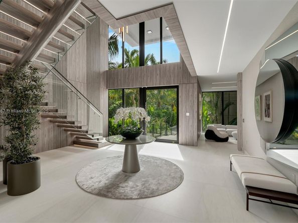 725 NE 77th St, Miami FL 33138