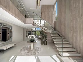 725 NE 77th St, Miami FL 33138