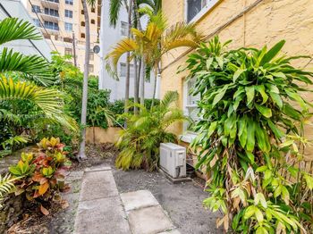 126 Mendoza Ave