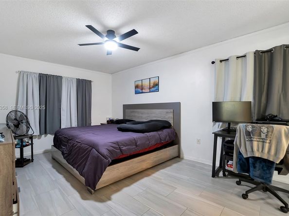 2682 N Nob Hill Rd, Sunrise FL 33322