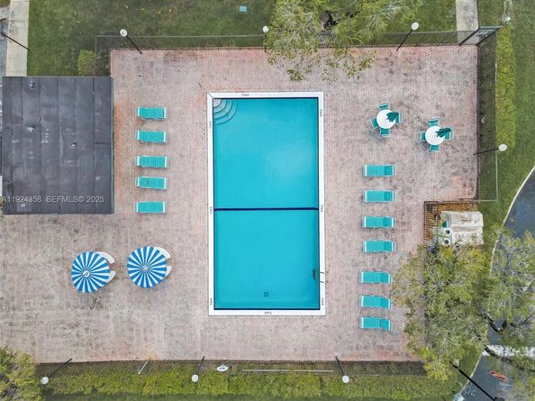 2682 N Nob Hill Rd, Sunrise FL 33322