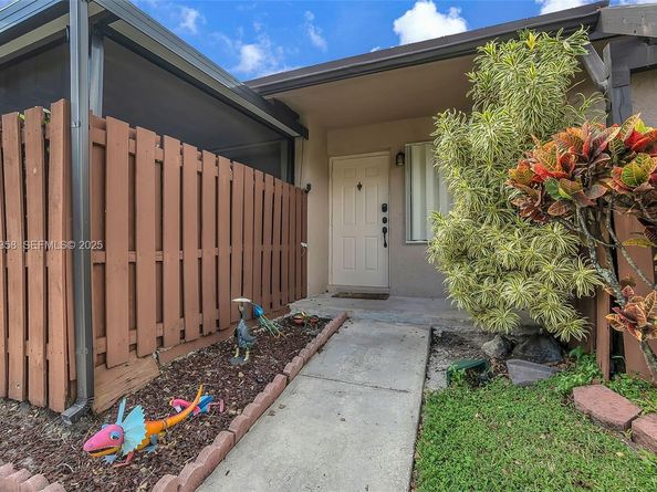 2682 N Nob Hill Rd, Sunrise FL 33322