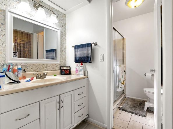 2682 N Nob Hill Rd, Sunrise FL 33322