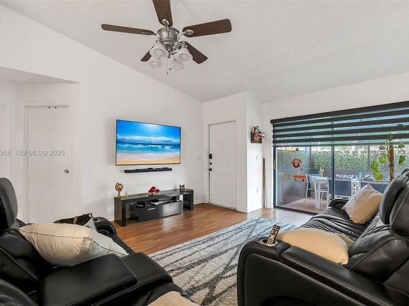 2682 N Nob Hill Rd, Sunrise FL 33322