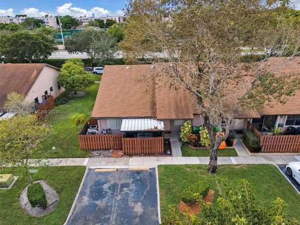 2682 N Nob Hill Rd, Sunrise FL 33322