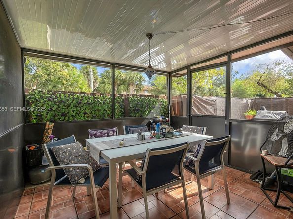 2682 N Nob Hill Rd, Sunrise FL 33322