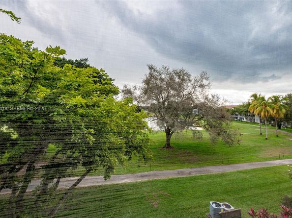 13450 SW 3rd St 306D, Pembroke Pines FL 33027